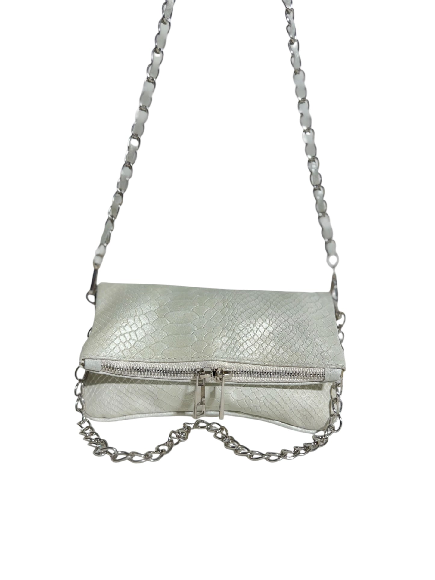 Bolso Blanco Textura Reptil con Cadena Plateada
