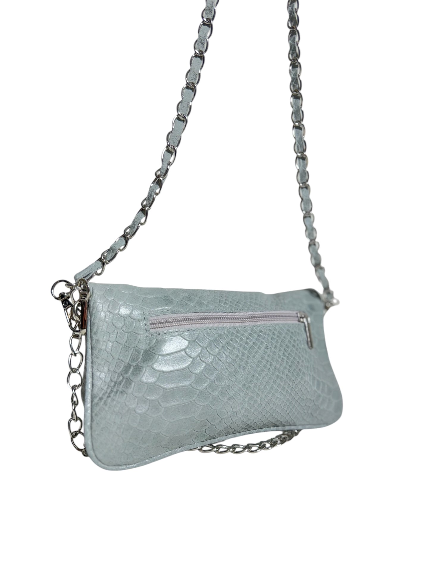 Bolso Azul Textura Reptil con Cadena Plateada