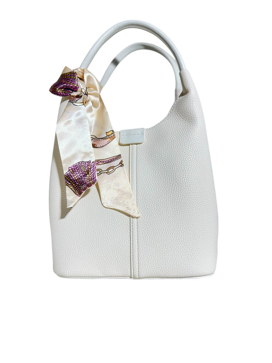 Bolso Blanco con Pañuelo Decorativo