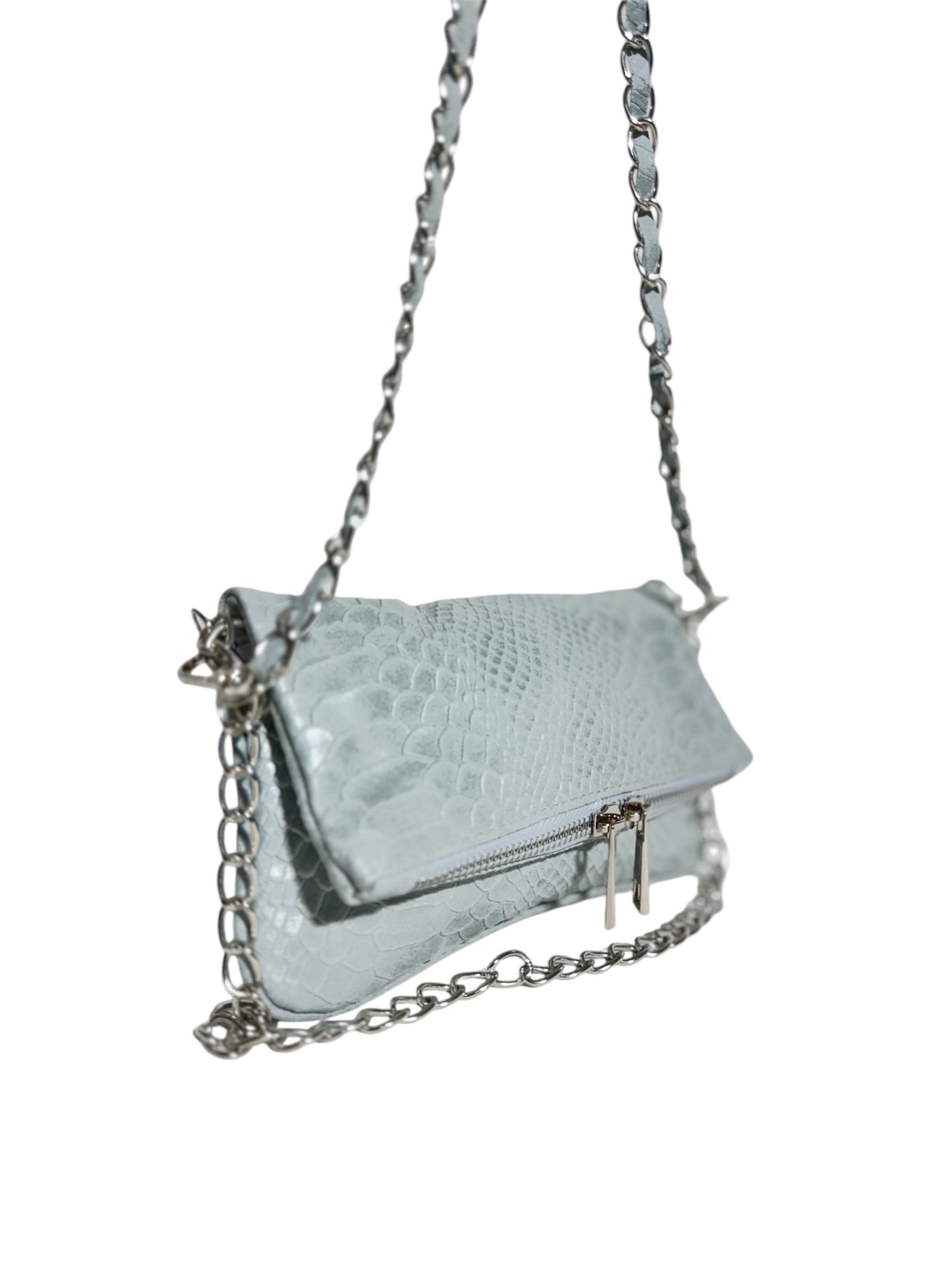 Bolso Azul Textura Reptil con Cadena Plateada