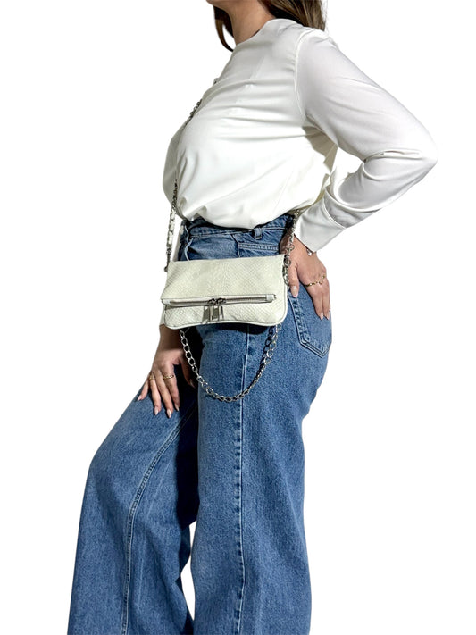 Bolso Blanco Textura Reptil con Cadena Plateada